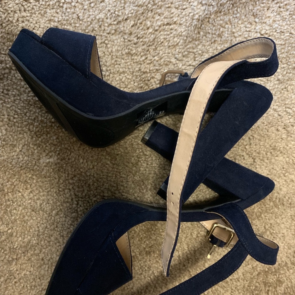 Sandals - Picture 2 of 2
